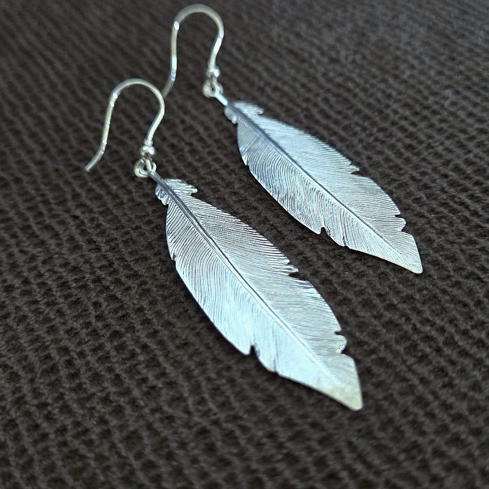 Mia Fiore Textured Silver🤍 Feather🪶 Earrings - Picture 11 of 16